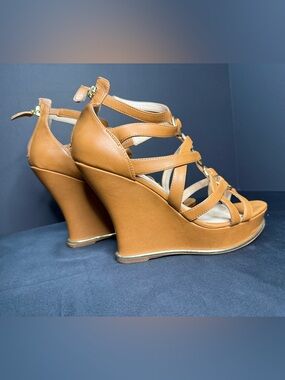 Guess Wedge High Heel Strappy Cage Gladiator Tan Brown Platform Gold Buckle 8.5